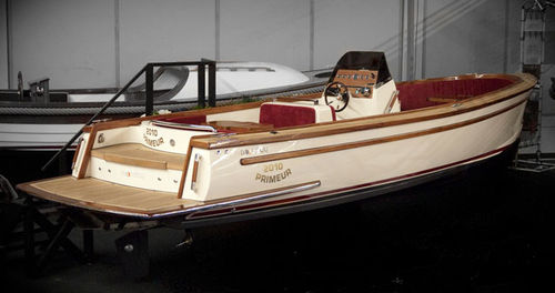 Runabout in-bord - 31 TRENDER - Moonday Yachts - open / à console centrale / traditionnel