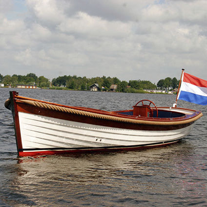 Coque open in-bord - 27 CS & ROYAL  - Moonday Yachts - à console latérale / traditionnelle / bain de soleil