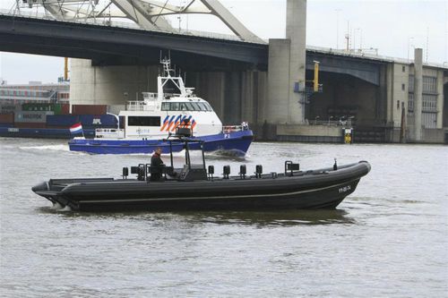 Bateau professionnel in-bord - MR-1150 COMMANDO - Madera Ribs - bateau pneumatique semi-rigide