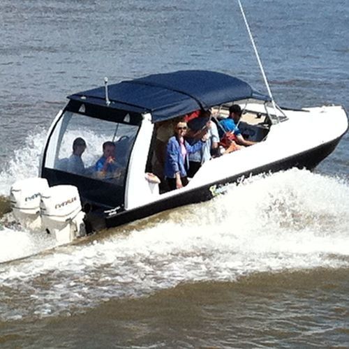 Bateau à passagers - UMA21R - UMA Boat - hors-bord