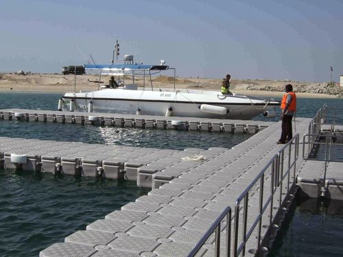 Ponton flottant - JETTIES - VersaDock - modulable / d'amarrage / pour marina