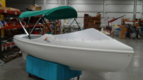 Bateau à pédales 3 places - ESCAPADE LOW WINDSHIELD - Nauticraft Corporation