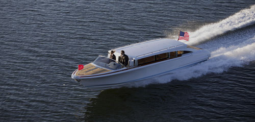 Vedette in-bord - 10.5 VENETIAN LIMOUSINE - Hodgdon Yachts - open / à double console / max. 12 personnes
