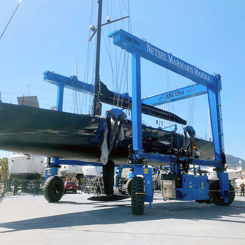 Travel lift contrôlé à distance - BHT 110 - ABI TRAILERS - en forme de U / quatre roues motrices / électrique