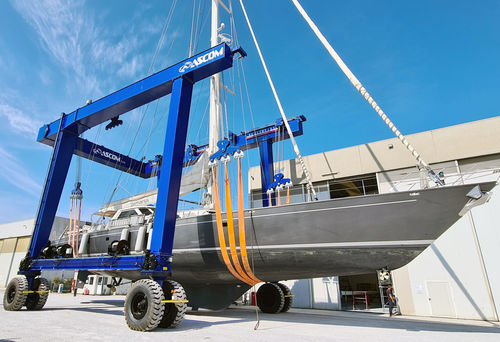 Travel lift contrôlé à distance - BHT 220 - ABI TRAILERS - en forme de U / quatre roues motrices / électrique