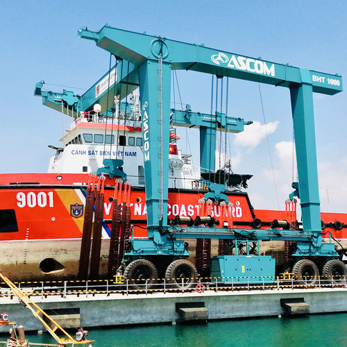 Travel lift contrôlé à distance - BHT 1000 - ABI TRAILERS - pour charge lourde / en forme de U / quatre roues motrices