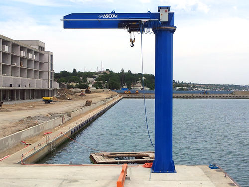 Grue pour marina - JIB 5 - ASCOM - potence pivotante
