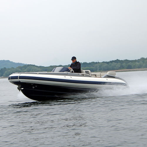 Bateau pneumatique hydrojet - JT 21 - Castoldi - diesel / semi-rigide / à console centrale