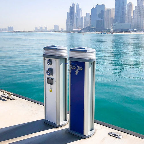 Borne avec éclairage intégré - QUANTUM - Rolec Services - de distribution électrique / de distribution d'eau / pour ponton