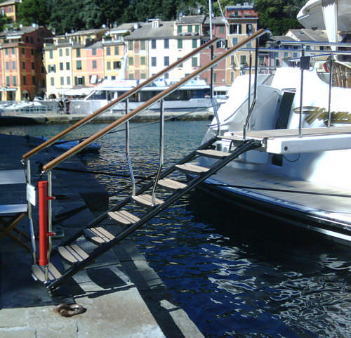 Échelle pour yacht - MANUAL - C-QUIP - latérale / d'embarquement / en carbone
