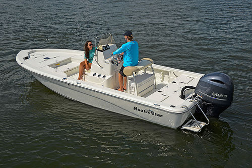 Bay boat hors-bord - 2200  - Nautic Star Boats - à console centrale / open / de pêche sportive