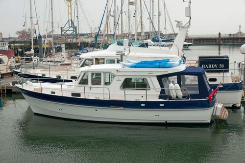 Vedette in-bord - HARDY 36DS - Hardy Marine - diesel / bimoteur / coque semi-planante
