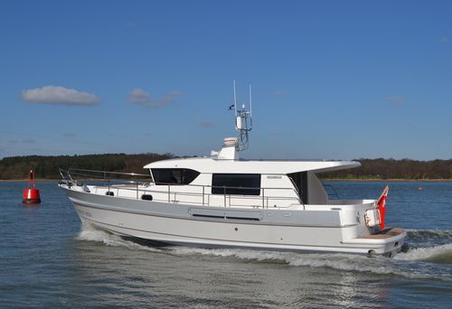 Vedette in-bord - HARDY 40DS - Hardy Marine - diesel / coque semi-planante / à cockpit fermé