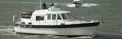 Vedette in-bord - HARDY 36 - Hardy Marine - diesel / bimoteur / coque semi-planante