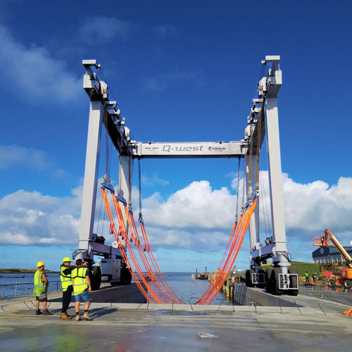 Travel lift contrôlé à distance - MBH 380 - CIMOLAI TECHNOLOGY SPA - en forme de U / pour bateau