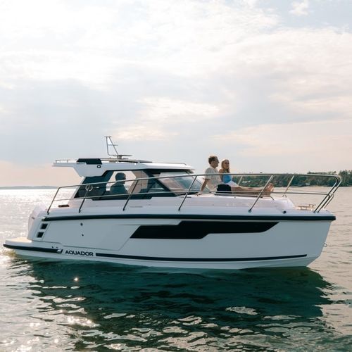 Cabin-cruiser hors-bord - 250 HT - Aquador - hard-top / max. 7 personnes / 1 cabine