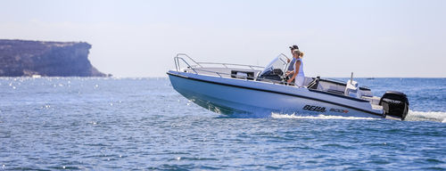 Coque open hors-bord - 600 R - Bella Boats Oy - à console centrale / de ski nautique / de pêche sportive