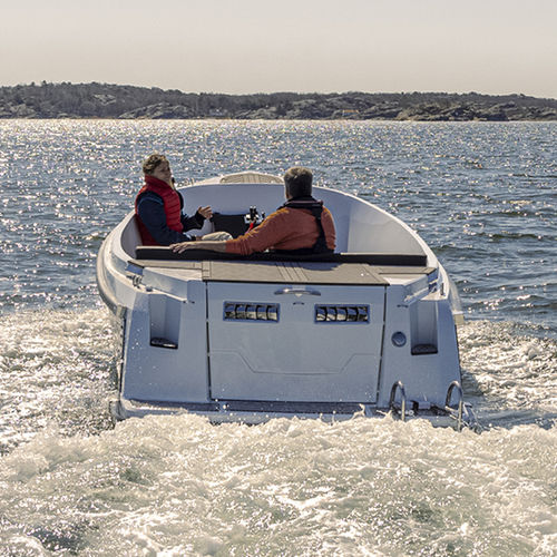 Coque open in-bord - ZERO 6.3 - Bella Boats Oy - électrique / à console centrale / max. 8 personnes