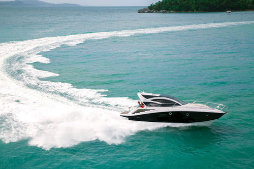 Vedette in-bord - F400 GRAN COUPÉ - FIBRAFORT BOATS BRAZIL - hard-top / max. 14 personnes / 2 cabines