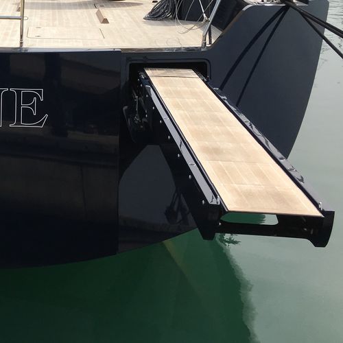 Passerelle pour yacht - OLYMPUS - SWISS CARBON Marine Systems - escamotable / manuelle / télécommandée