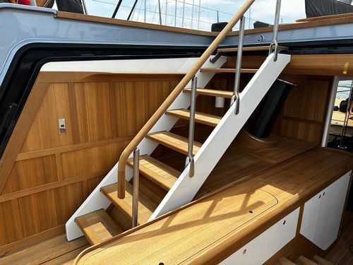 Échelle pour yacht - Olympus - SWISS CARBON Marine Systems - latérale / pliante / pivotante