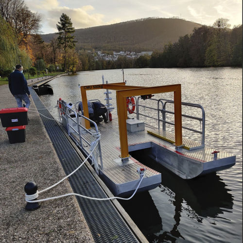 Barge de travail - U  - BORD A BORD - catamaran / in-bord / en aluminium