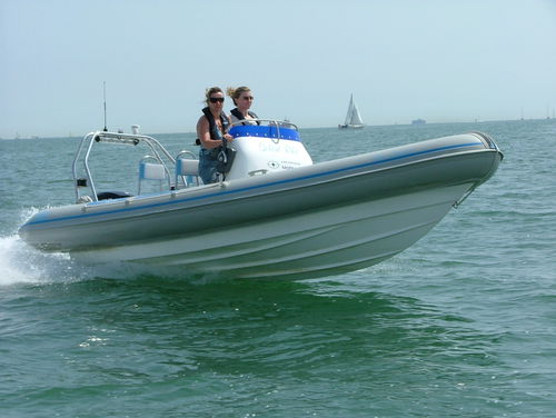 Bateau pneumatique hors-bord - RIB 585 - Solent Ribs - semi-rigide / à console jockey / max. 8 personnes
