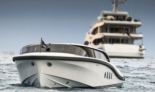 Runabout in-bord - Limousine - Pascoe International - open / max. 10 personnes / avec cabine