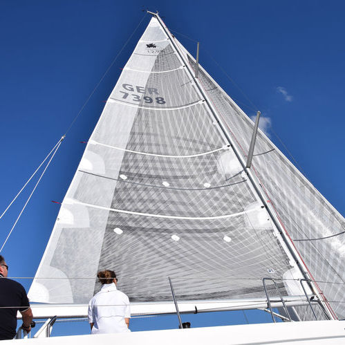 Grand-voile - X-Drive - UK-Halsey International - pour voilier de croisière / en carbone / full-batten