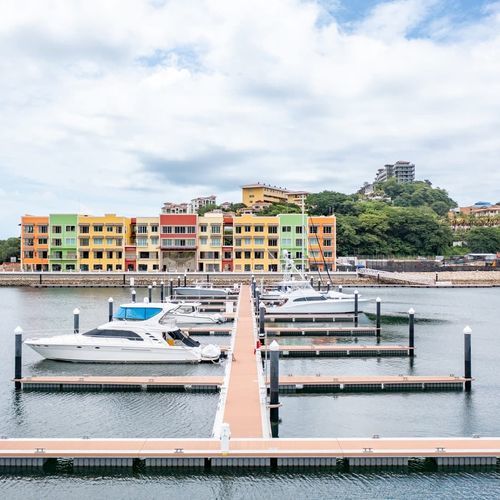 Catway en aluminium - Ronáutica Quality Marinas SLU - maintenu par des piliers