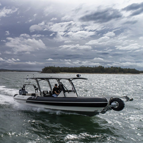 Bateau pneumatique hors-bord - HYDRASOL 9.0M - Sealegs International Limited - bimoteur / semi-rigide / à console centrale