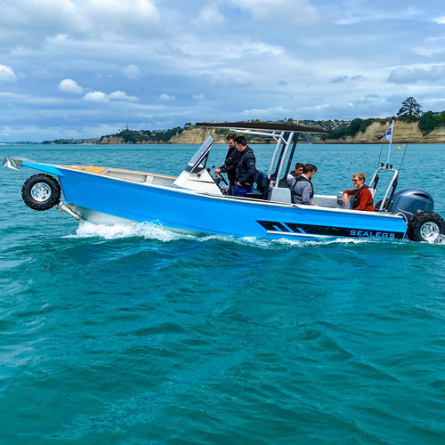 Coque open hors-bord - ALLIAGE 7.5M - Sealegs International Limited - semi-rigide / à console centrale / de pêche sportive