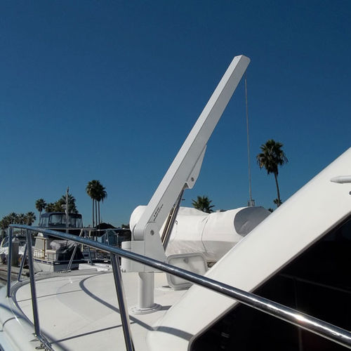 Bossoir pour yacht - Eco Series 600, 800, 1000LB - Brower Systems Inc. - hydraulique / pivotant / télescopique
