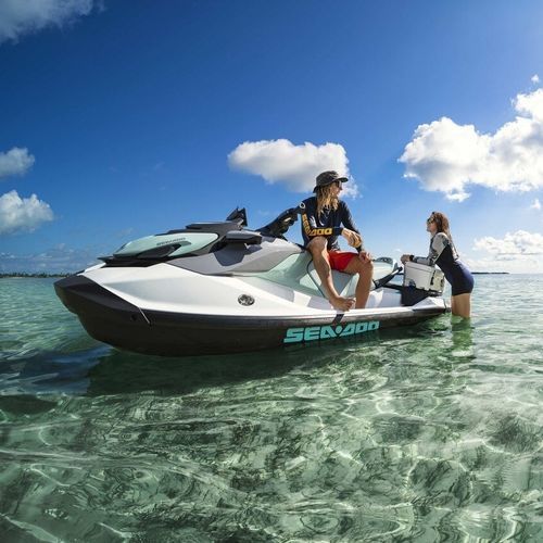 Jet-ski assis - GTI 130 - Sea-doo - trois places / 130 cv