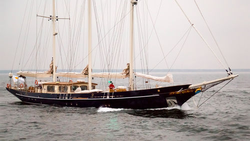 Sailing-superyacht traditionnel - MALCOLM MILLER - CONRAD S.A. - à cockpit ouvert / sloop / goélette