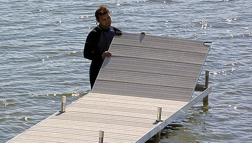 Ponton modulable - Vers-A-Dock - Hewitt Boats Lifts and Docks - d'amarrage / pour marina / maintenu par des piliers