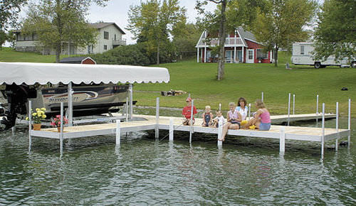 Ponton d'amarrage - Classic - Hewitt Boats Lifts and Docks - pour marina / aluminium / maintenu par des piliers