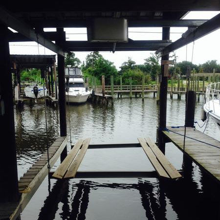 Ascenseur pour bateau ponton - Lunmar Boat Lifts - flottant / avec abri / en acier galvanisé