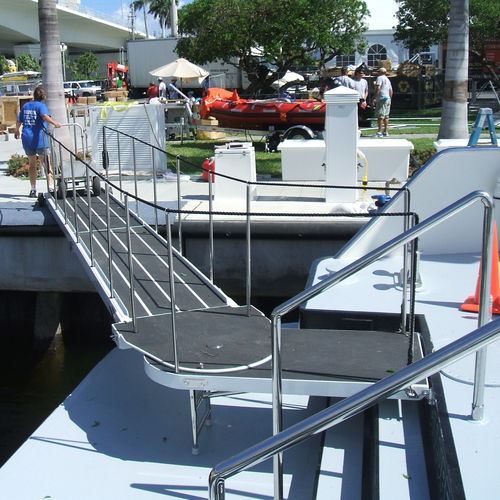 Passerelle de bateau - Mar Quipt - de yacht / manuelle / en aluminium