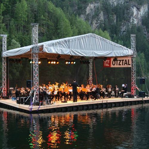 Plateforme flottante - Stages - JETFLOAT INTERNATIONAL - pour base de loisirs / pour le secteur événementiel / en béton
