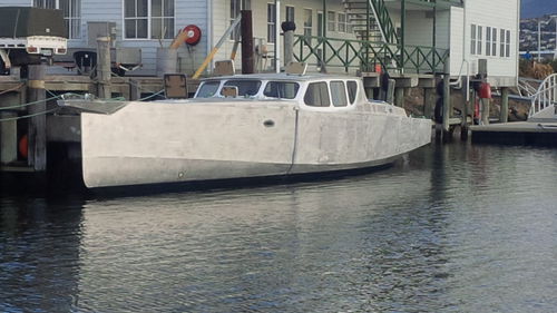 Sailing-yacht de croisière - GWENHWYFAR - INCAT - à cockpit fermé / en aluminium / sur mesure
