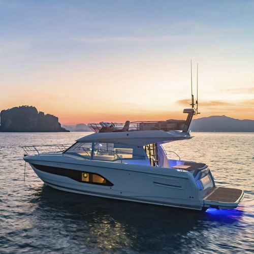 Vedette à fly - 420 - Prestige Yachts - in-bord / bimoteur / V-drive