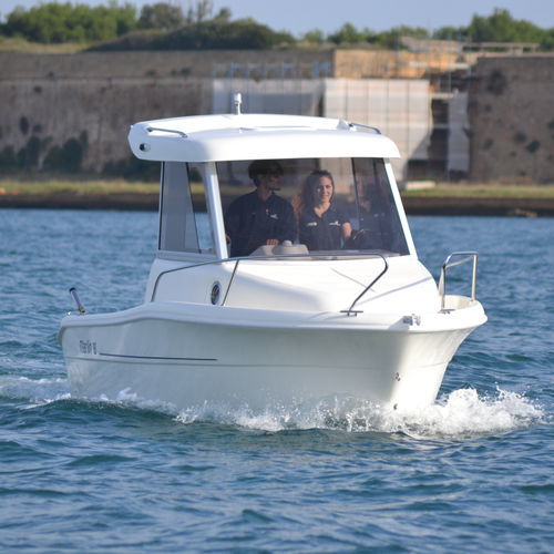 Bateau de pêche-promenade hors-bord - MARLIN 18  - Mingolla Cantiere Nautico srl - avec timonerie / max. 6 personnes
