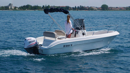 Coque open hors-bord - BRAVA 16 - Mingolla Cantiere Nautico srl - max. 5 personnes / bain de soleil