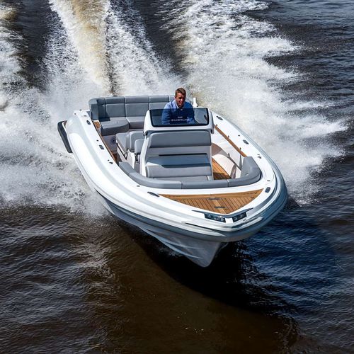 Bateau pneumatique in-bord - 8.9 M - Yachtwerft Meyer - RIB / à console centrale / max. 9 personnes