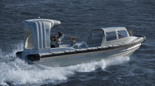 Bateau de sauvetage - FRR 7.0 ID-SF - Fassmer - in-bord / coque rigide