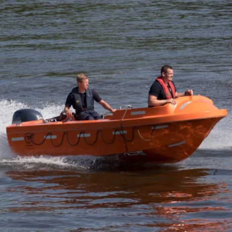 Bateau de sauvetage - RR 4.2 - Fassmer - in-bord / coque rigide