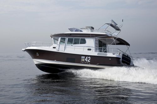 Vedette in-bord - 42 - Linex-Boat Oy - bimoteur / à fly / avec timonerie
