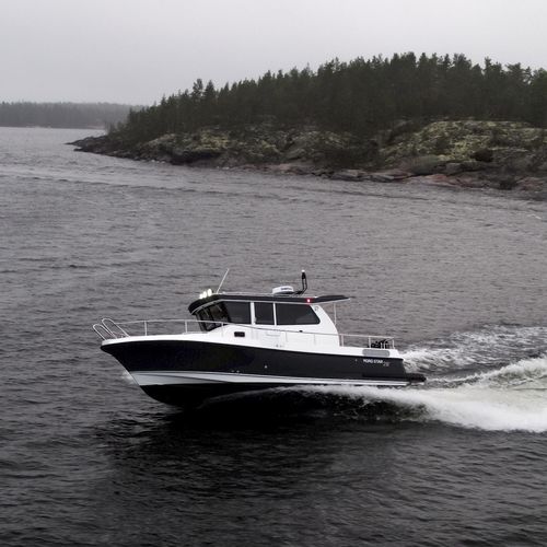 Vedette in-bord - 28+ - Linex-Boat Oy - avec timonerie / max. 8 personnes / 2 cabines