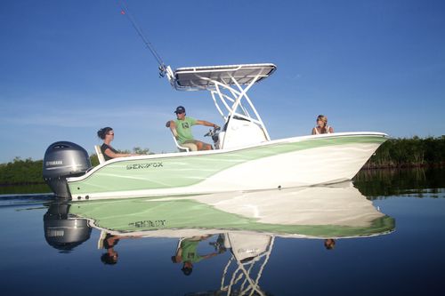 Coque open hors-bord - 206 COMMANDER - Sea Fox Boats - à console centrale / de pêche sportive / max. 7 personnes